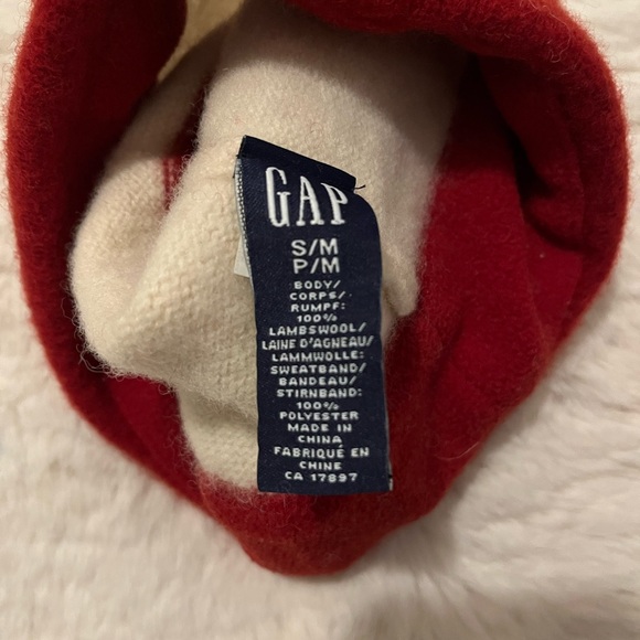 GAP 100% Lambswool Striped Beanie in Red/Cream - Picture 3 of 3